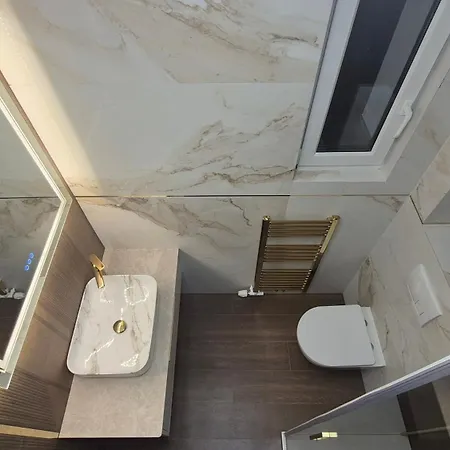 Dominika Шале Наместово