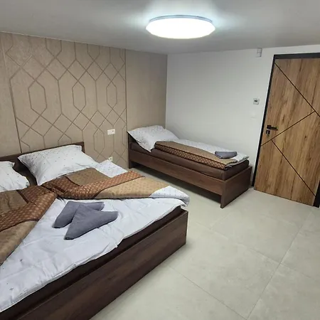 Dominika Шале Наместово