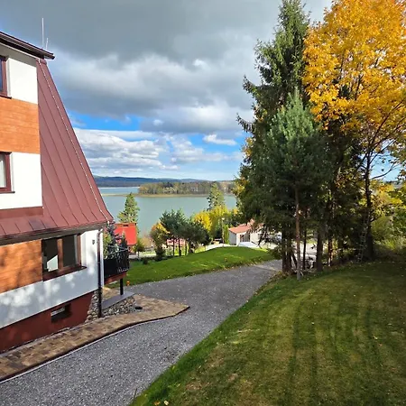 Dominika Шале Наместово